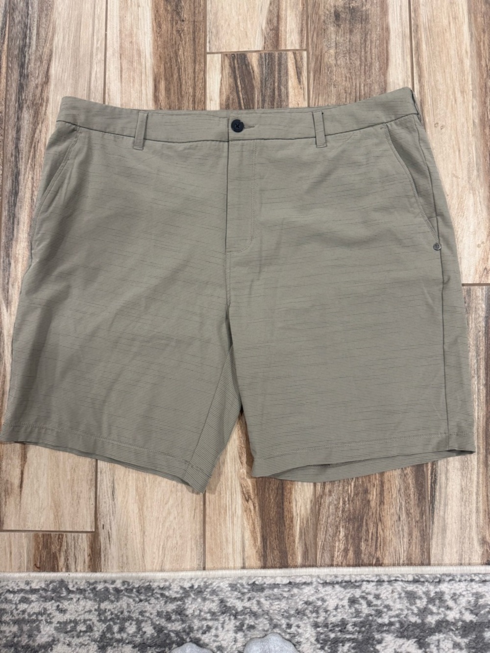 Vuori Shorts